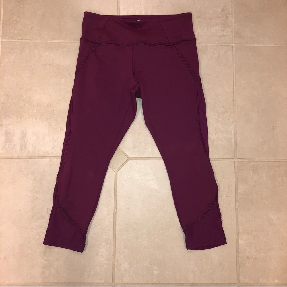 FOREVER 21 maroon capri leggings